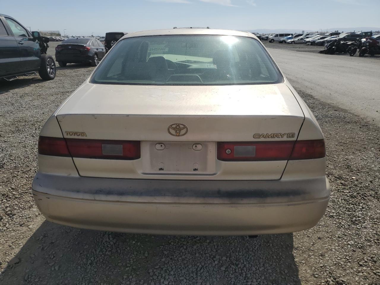 1999 Toyota Camry Le - Фото 6