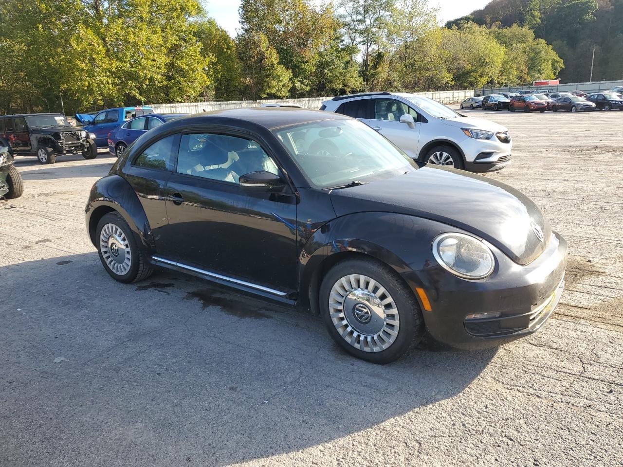 2013 Volkswagen Beetle - Фото 4