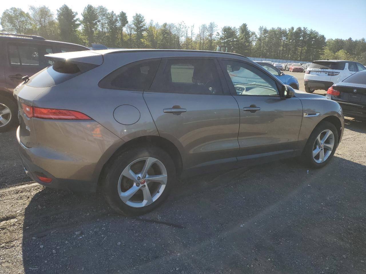 2017 Jaguar F-Pace Premium - Image 3