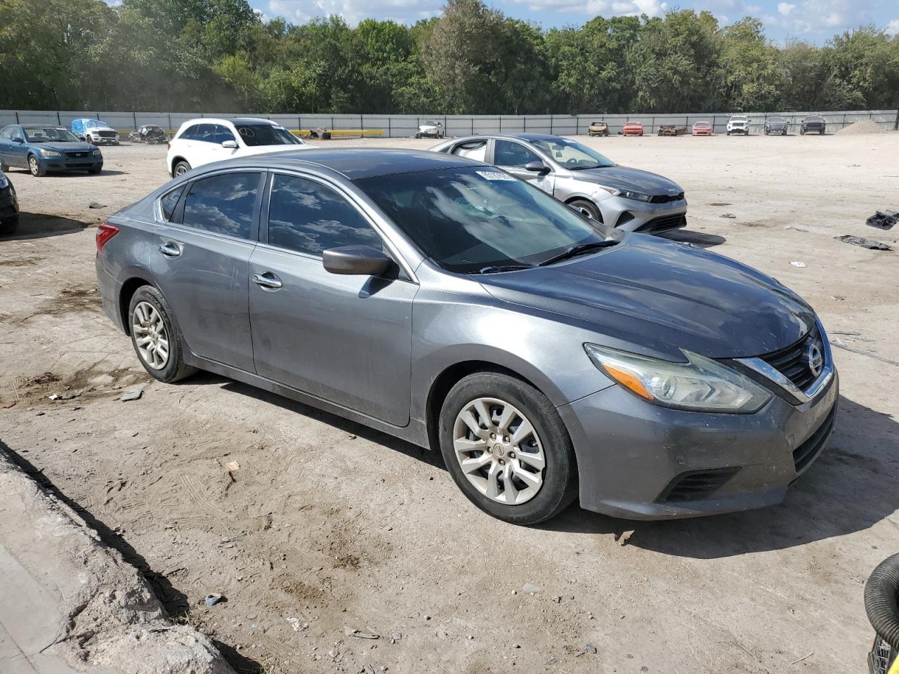 2018 Nissan Altima 2.5 - Image 4