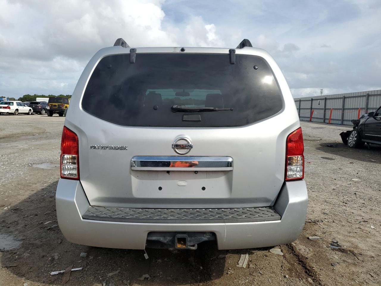 2011 Nissan Pathfinder S - Фото 6