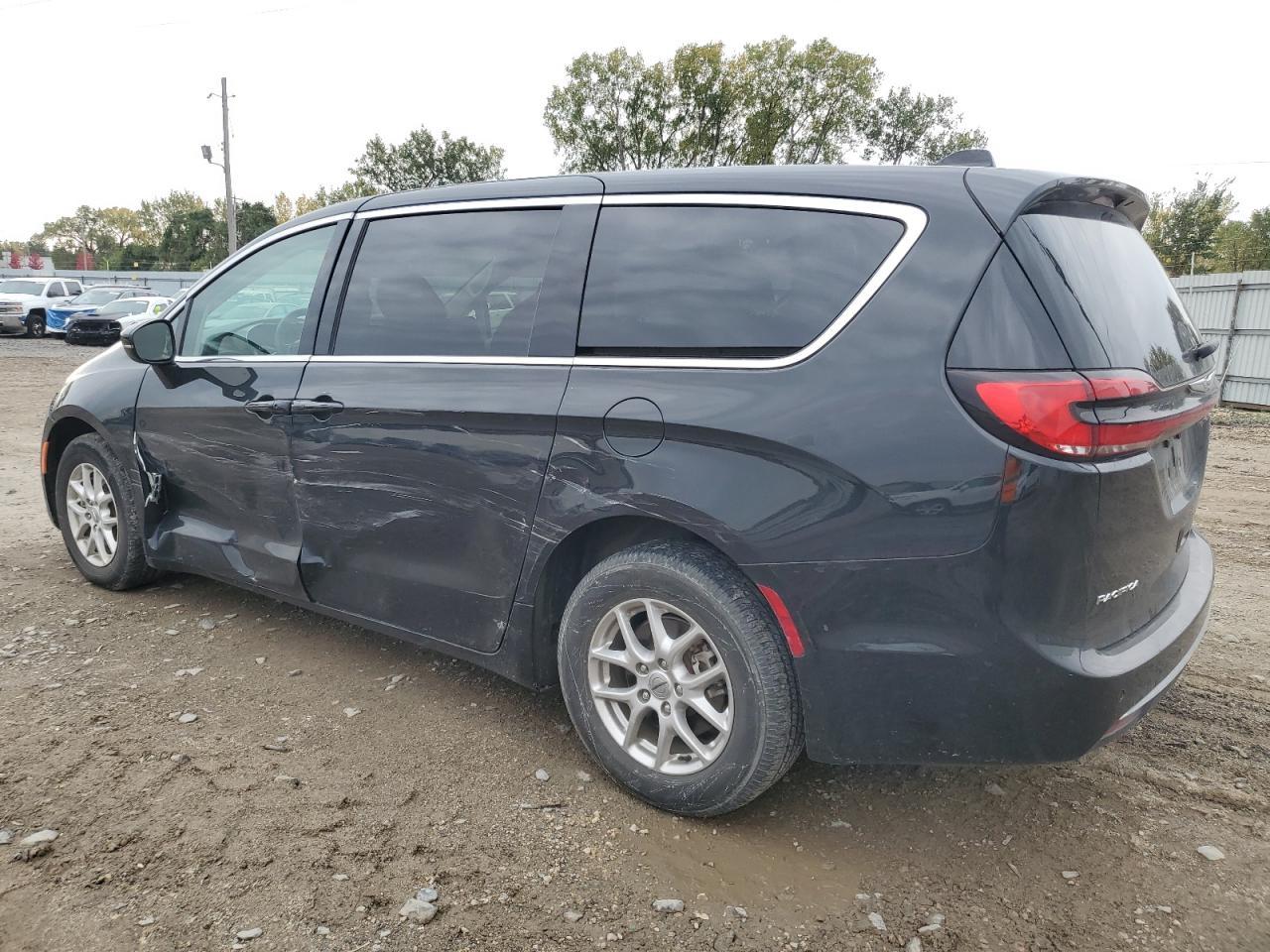 2023 Chrysler Pacifica Touring L - Фото 2