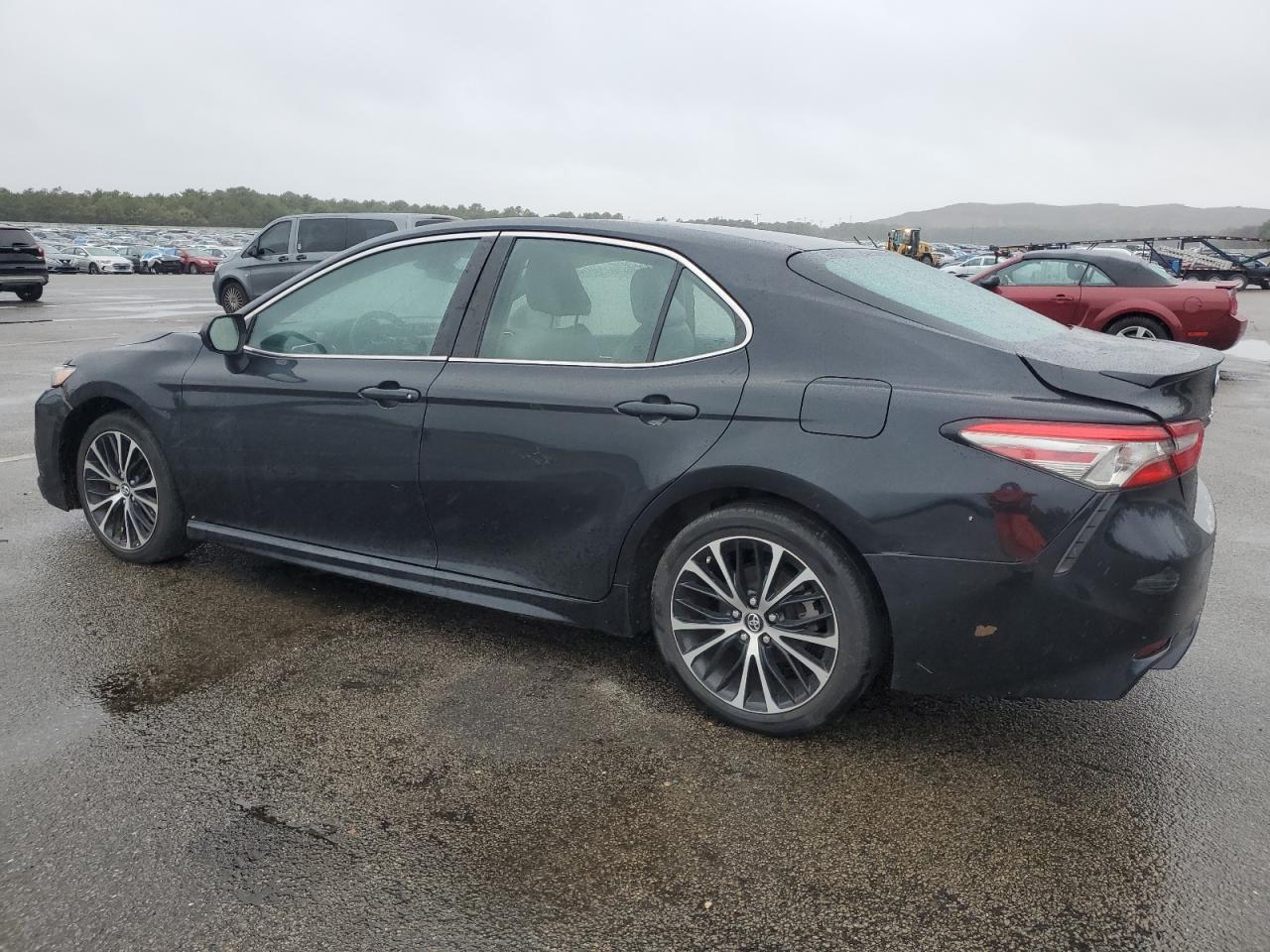 2018 Toyota Camry L - Фото 2