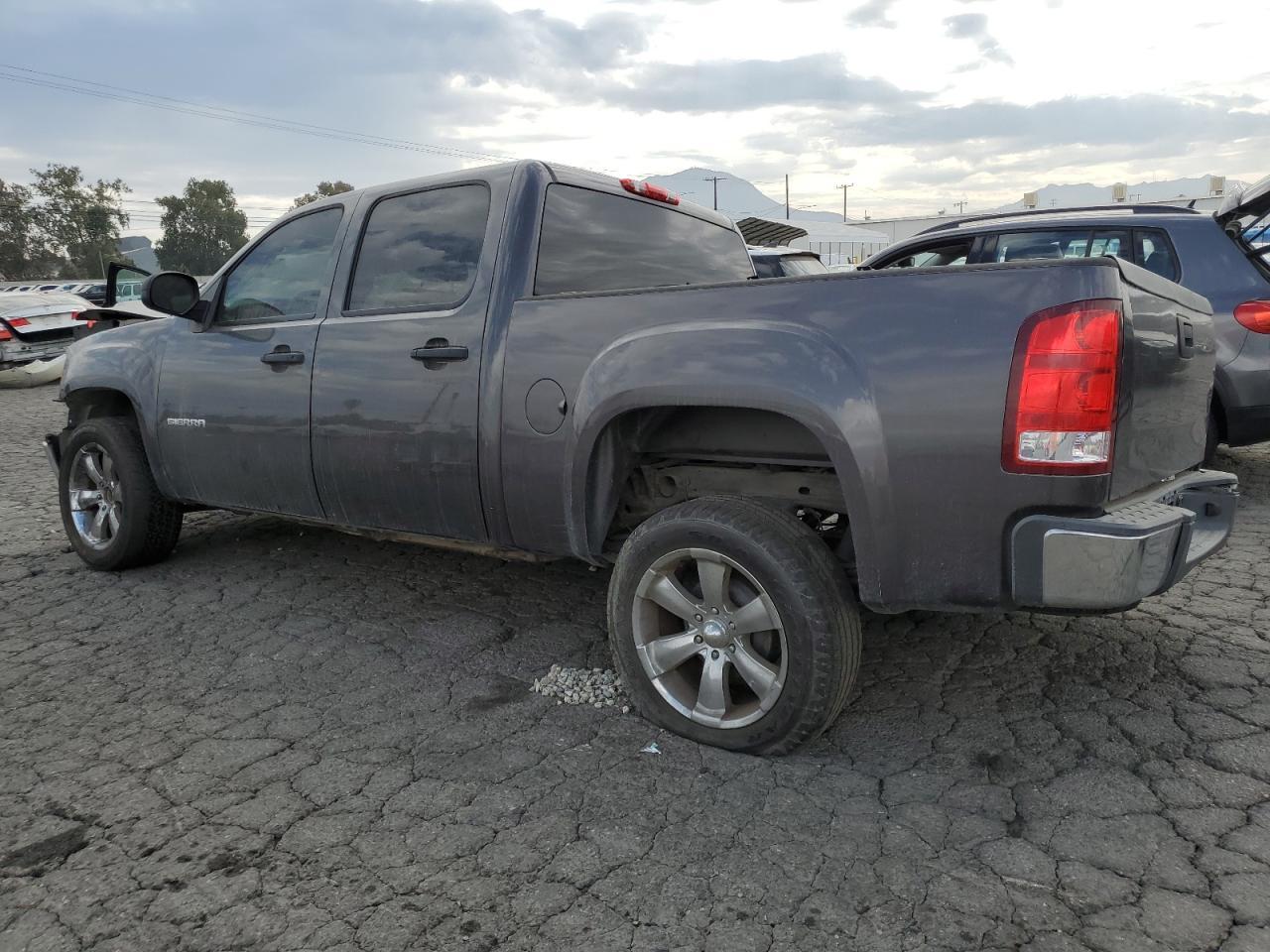2010 GMC Sierra C1500 - Image 2