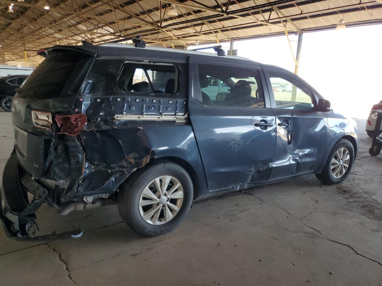 2017 Kia Sedona Lx - Фото 3