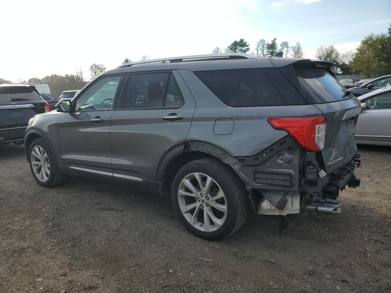 2023 Ford Explorer Platinum - Image 2