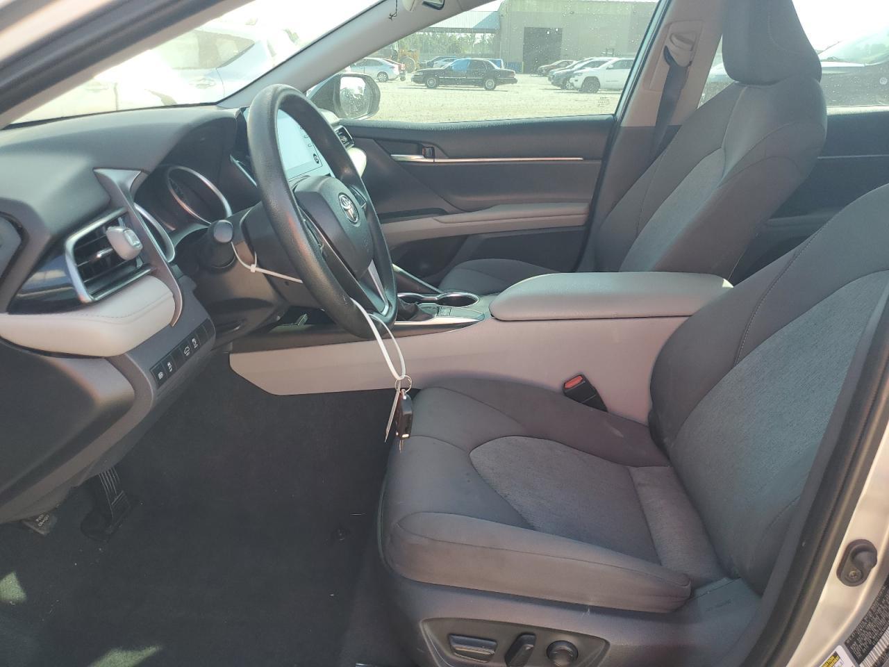 2022 Toyota Camry Le - Фото 7