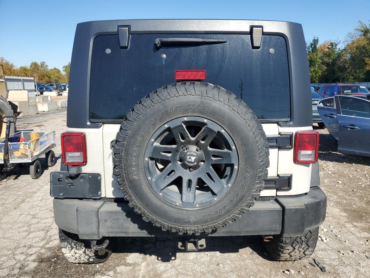 2011 Jeep Wrangler Unlimited Rubicon - Image 6