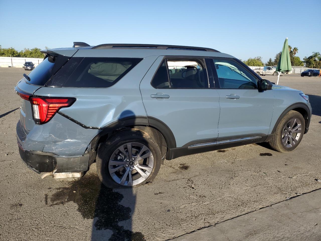 2025 Ford Explorer Active - Image 3