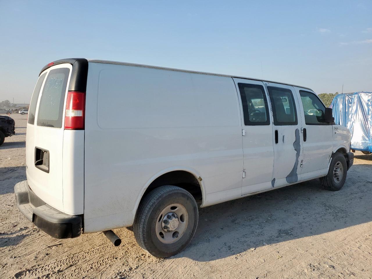 2018 Chevrolet Express 3500 Delivery Van - Фото 3