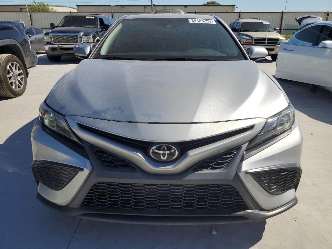2022 Toyota Camry Se - Фото 5
