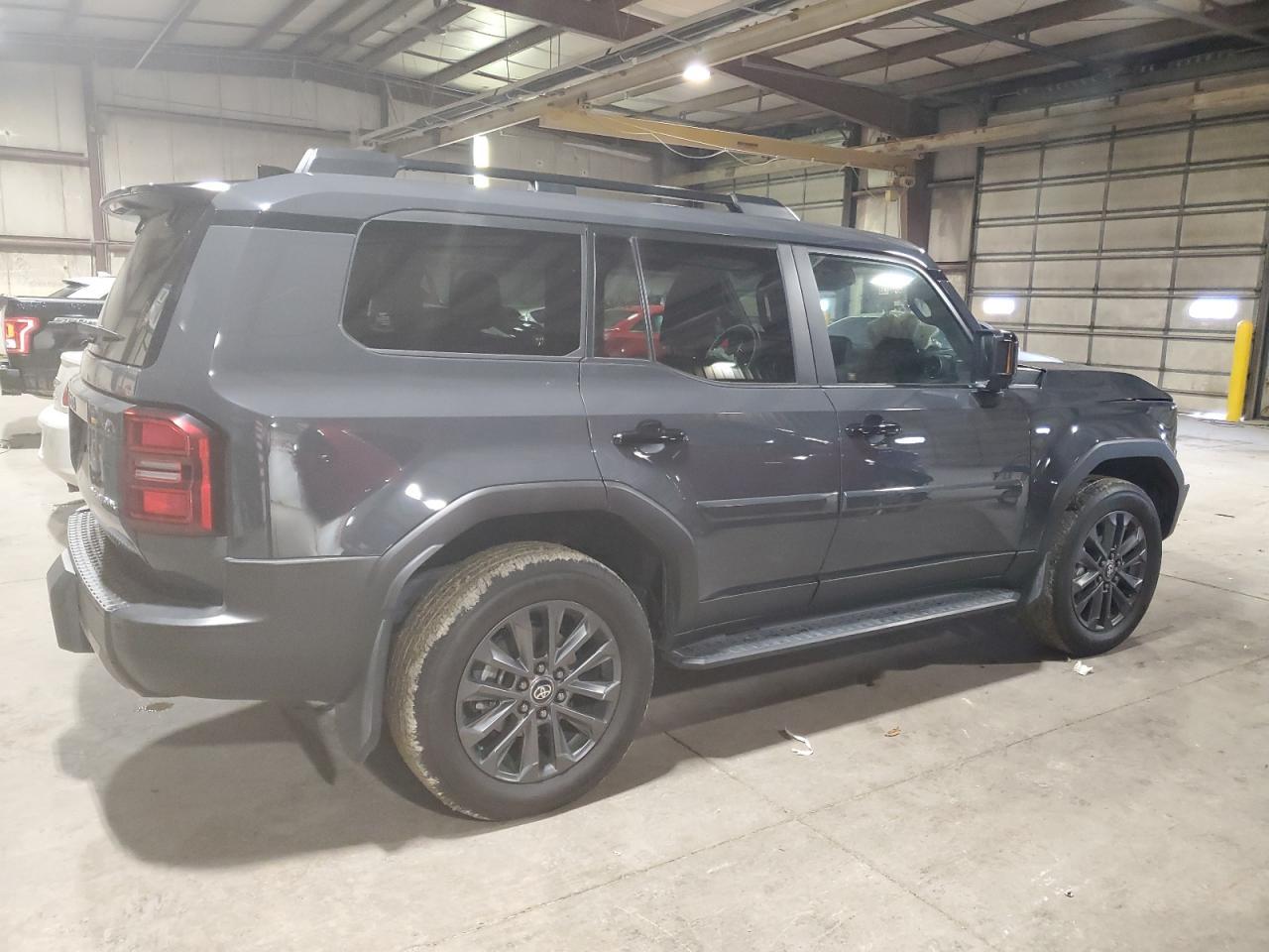 2025 Toyota Land Cruiser Base - Фото 3