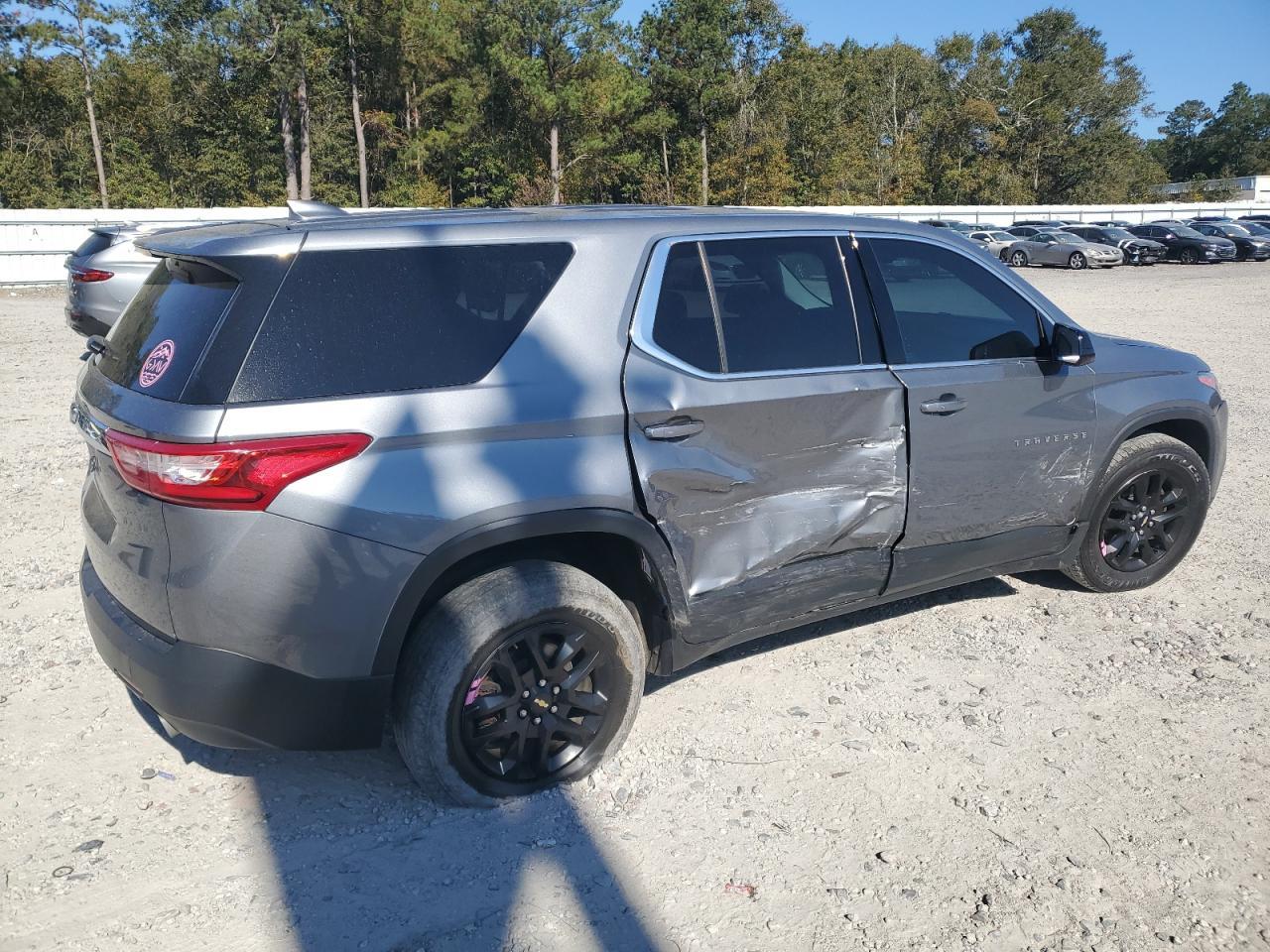 2018 Chevrolet Traverse Ls - Фото 3