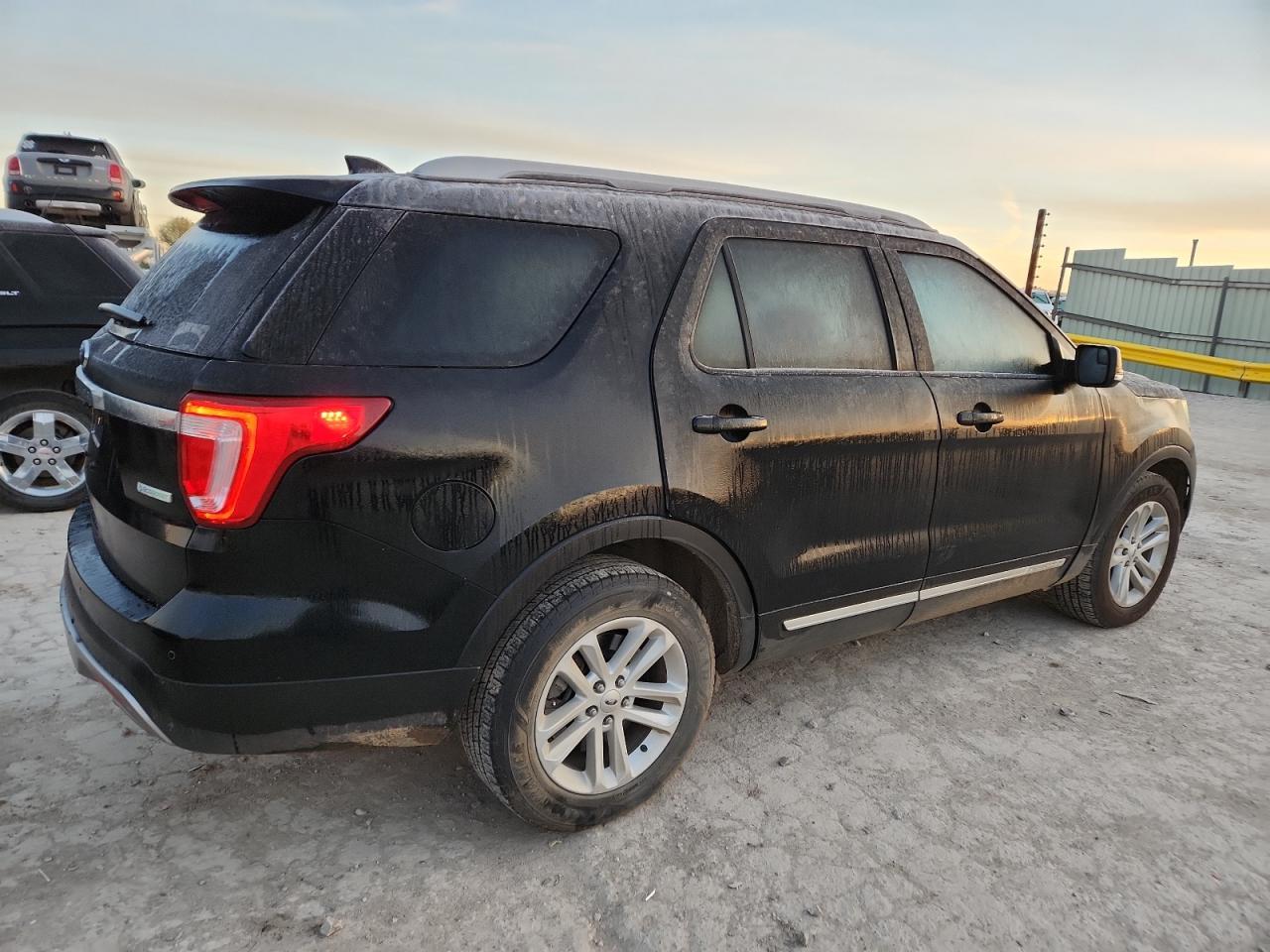 2016 Ford Explorer Xlt - Фото 3