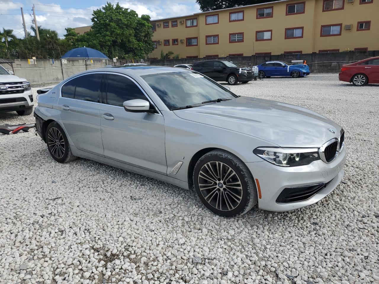 2019 BMW 530E - Фото 4