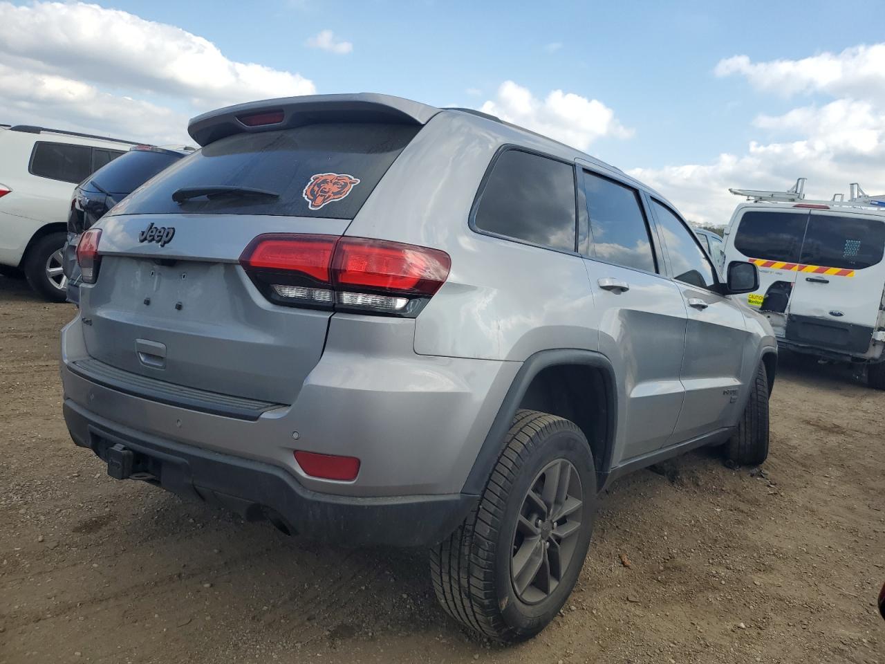 2016 Jeep Grand Cherokee Laredo - Image 3