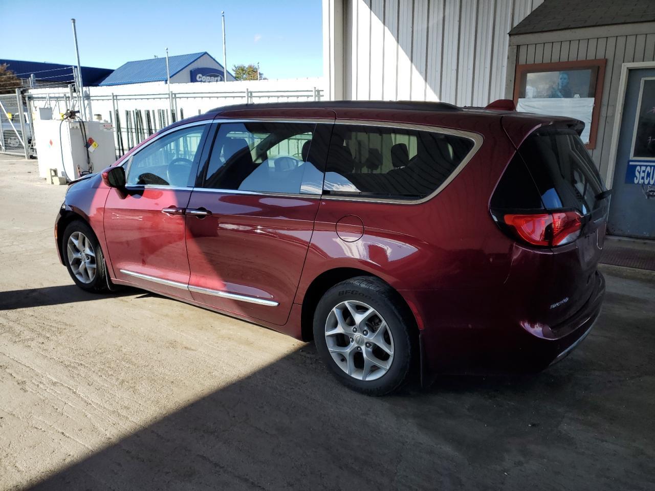 2017 Chrysler Pacifica Touring L - Фото 2