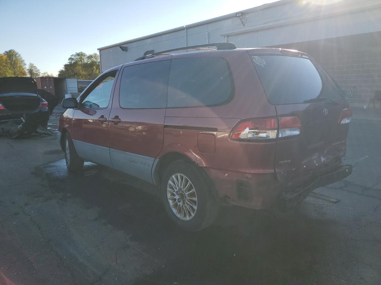 1998 Toyota Sienna Le - Фото 2