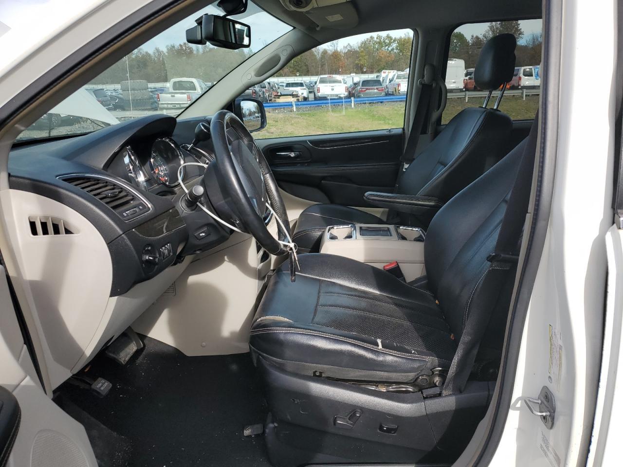 2013 Chrysler Town & Country Touring L - Фото 7