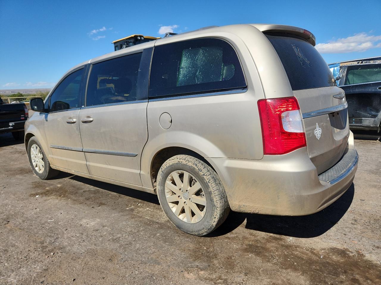 2014 Chrysler Town & Country Touring - Image 2