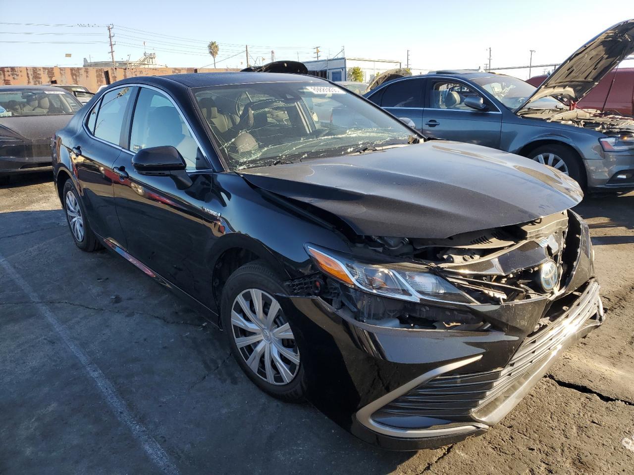2021 Toyota Camry Le - Фото 4