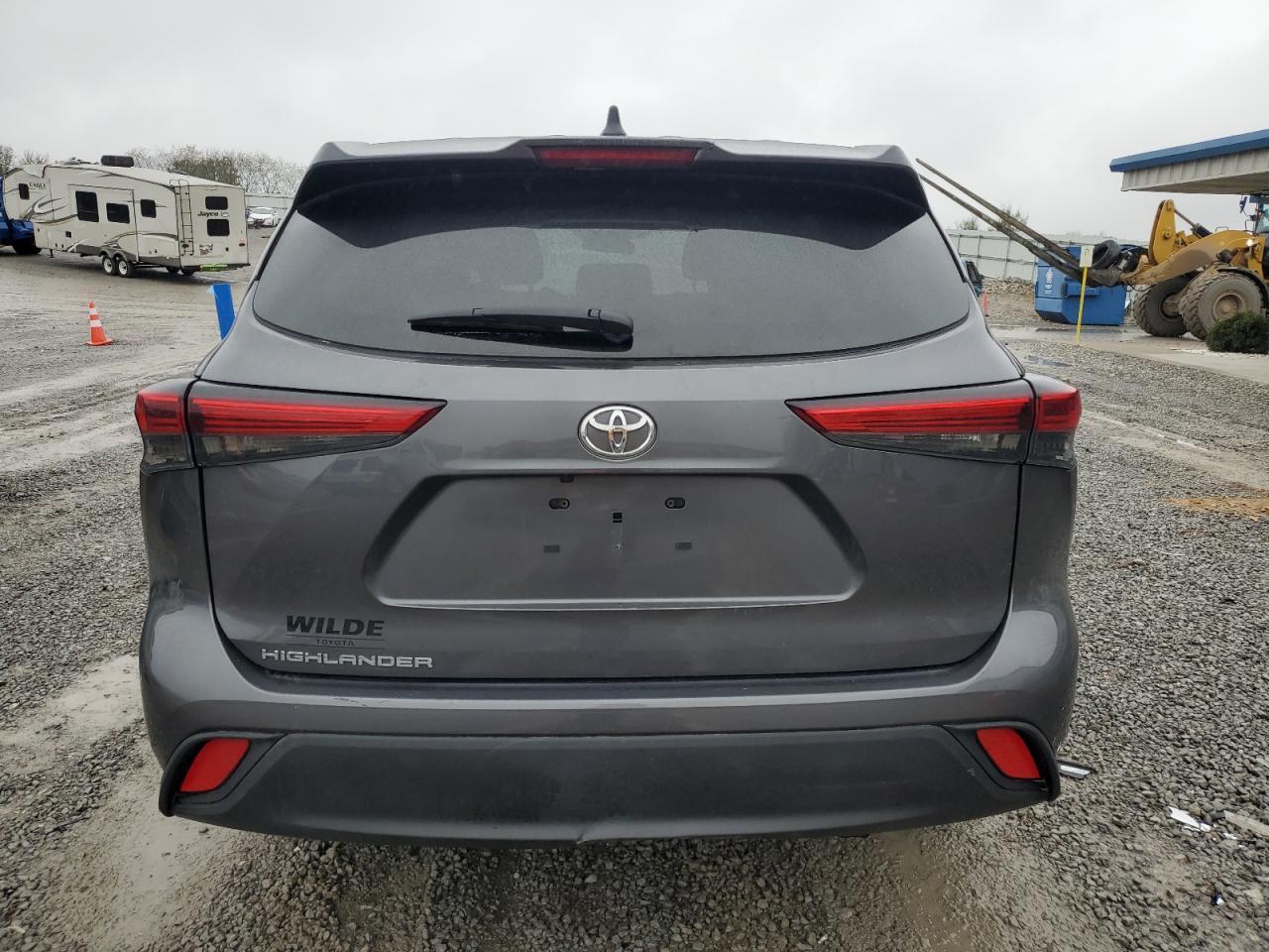 2023 Toyota Highlander L - Image 6