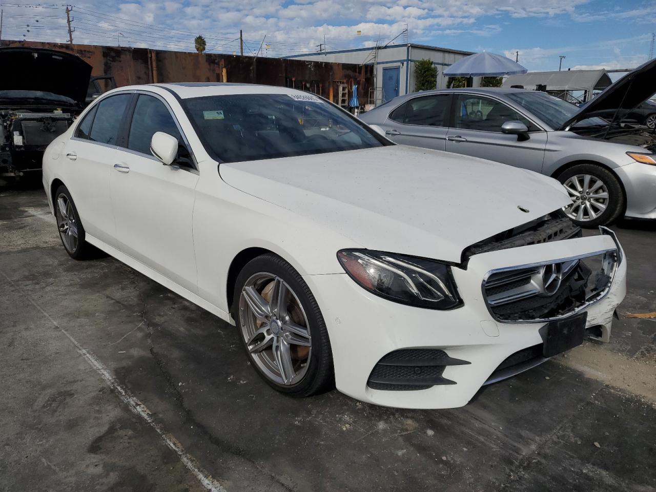 2017 Mercedes-Benz E 300 - Фото 4