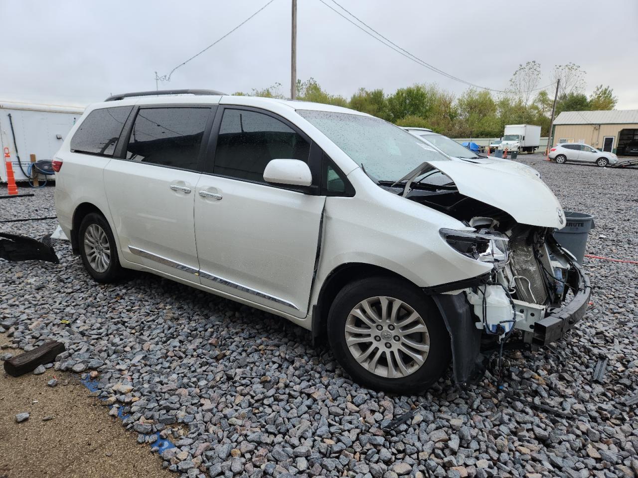 2015 Toyota Sienna Xle - Фото 4