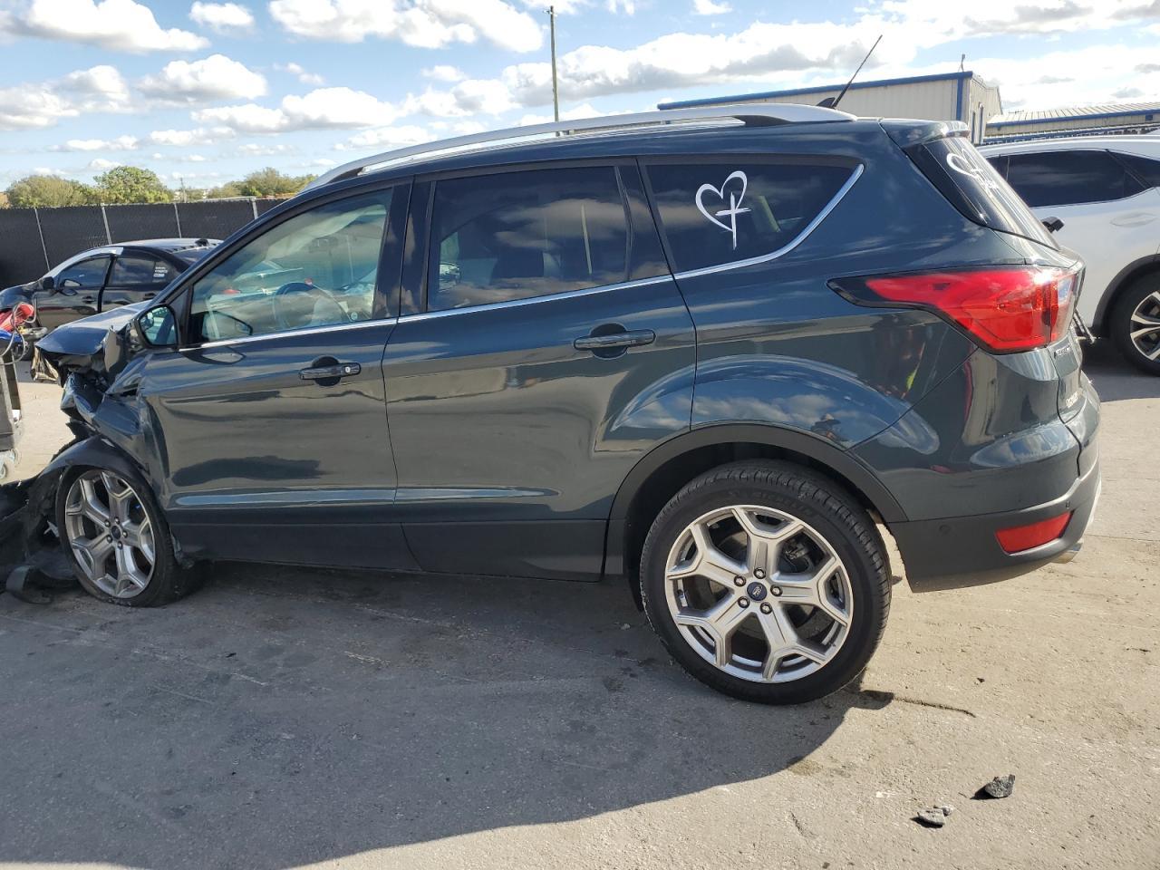 2019 Ford Escape Titanium - Фото 2
