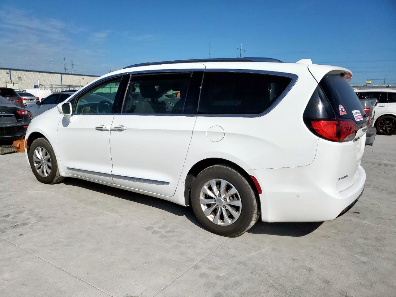 2019 Chrysler Pacifica Touring L - Фото 2