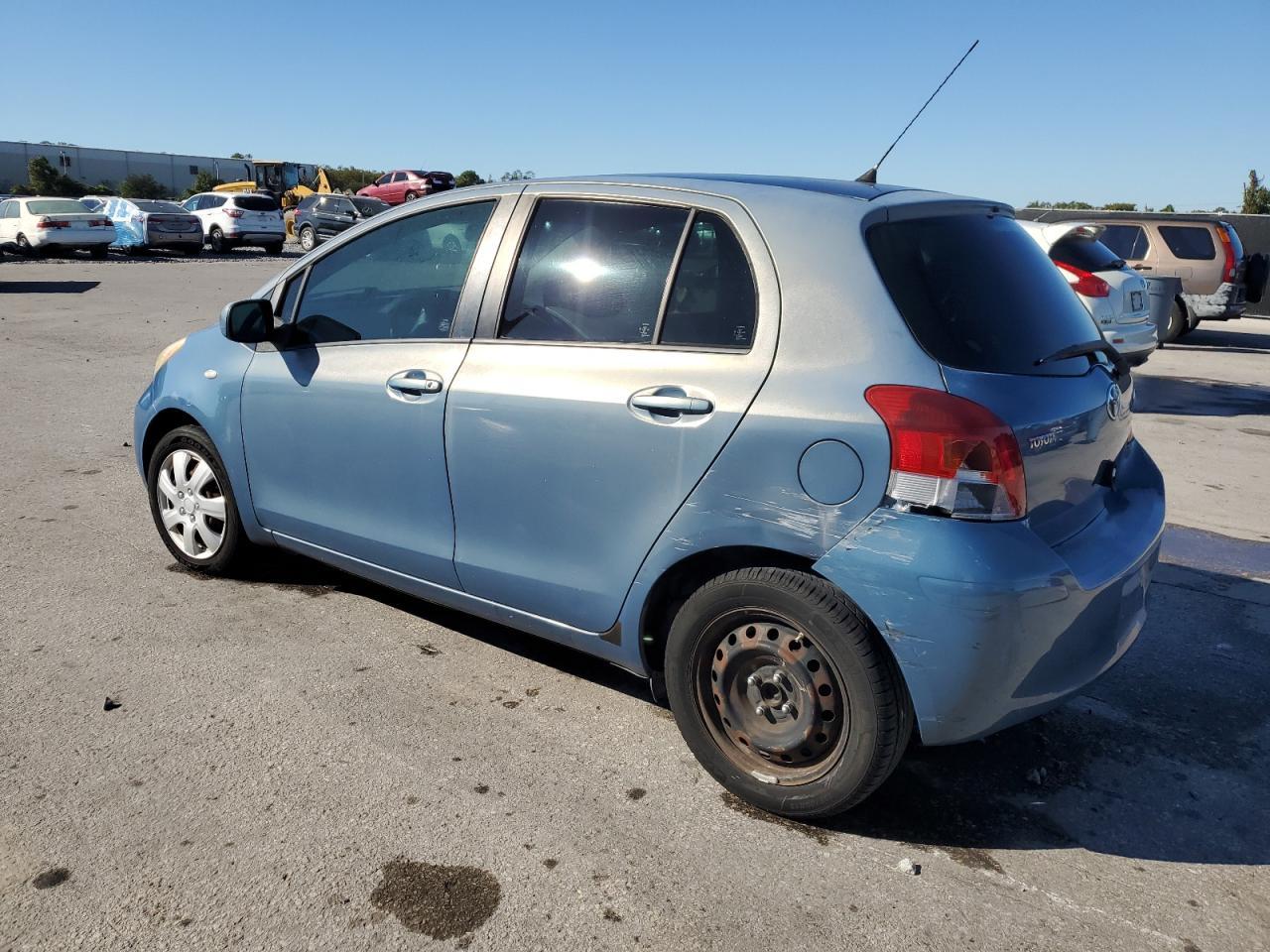 2010 Toyota Yaris - Фото 2