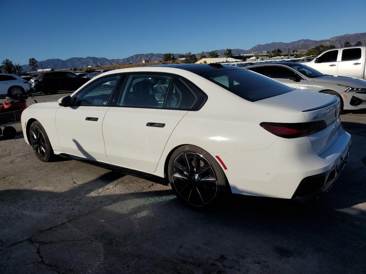 2023 BMW 760 Xi - Image 2