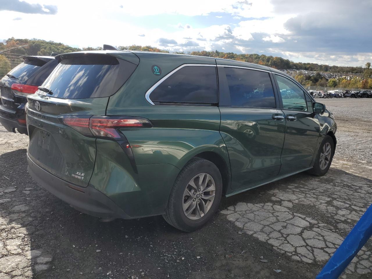 2022 Toyota Sienna Xle - Фото 3