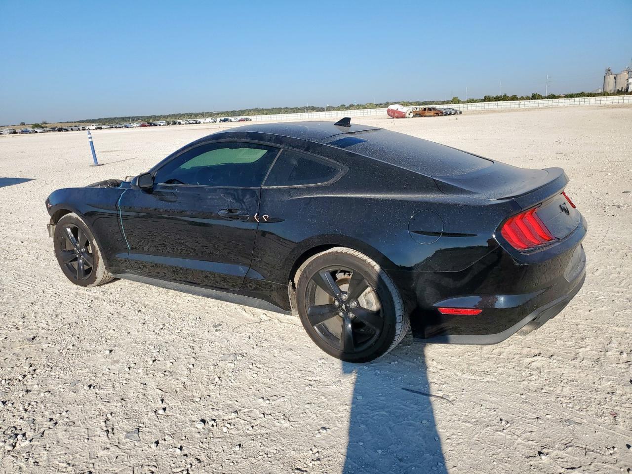 2022 Ford Mustang - Фото 2