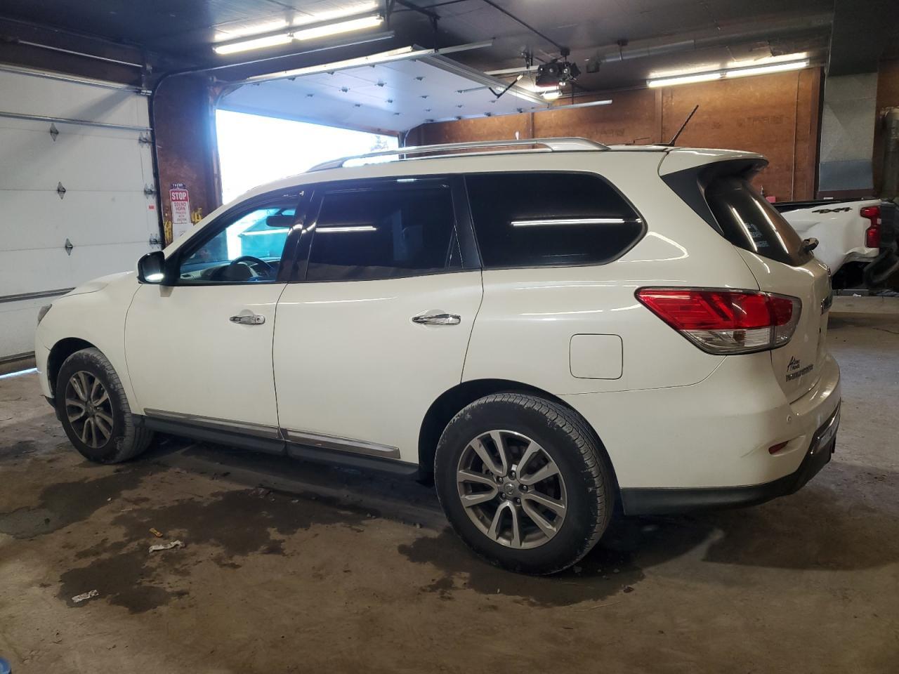 2016 Nissan Pathfinder S - Image 2