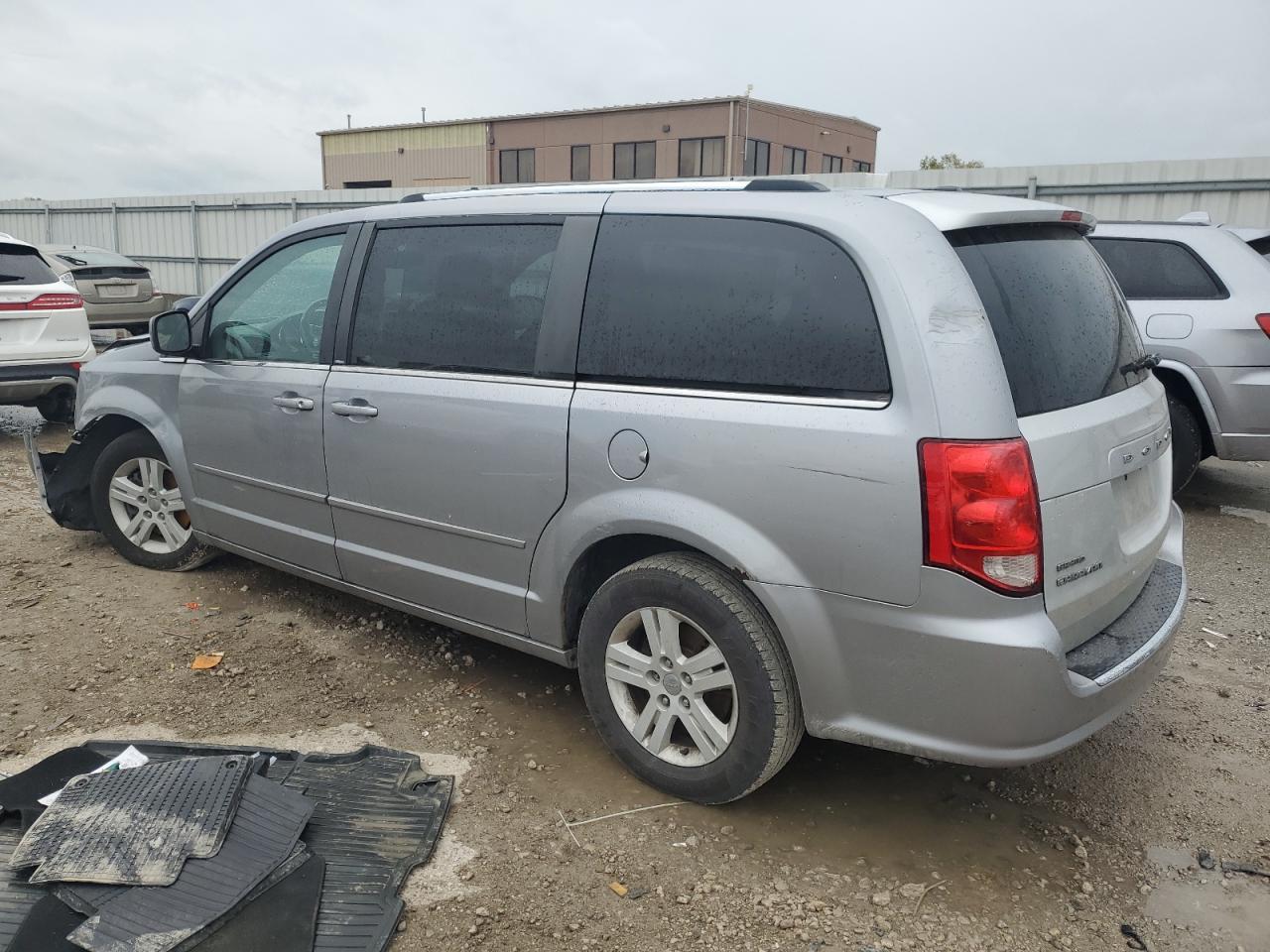 2013 Dodge Grand Caravan Crew - Image 2