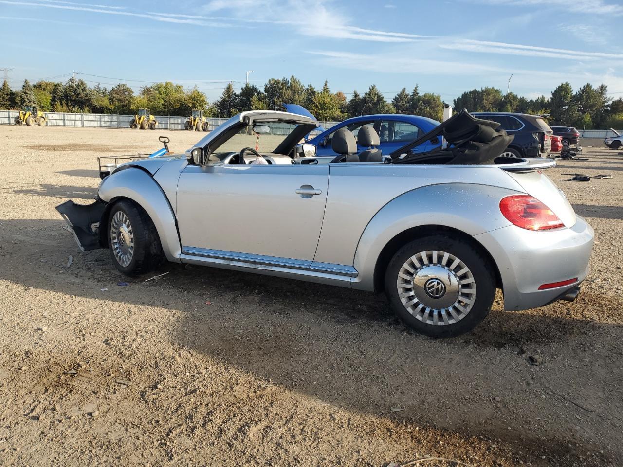 2013 Volkswagen Beetle - Фото 2
