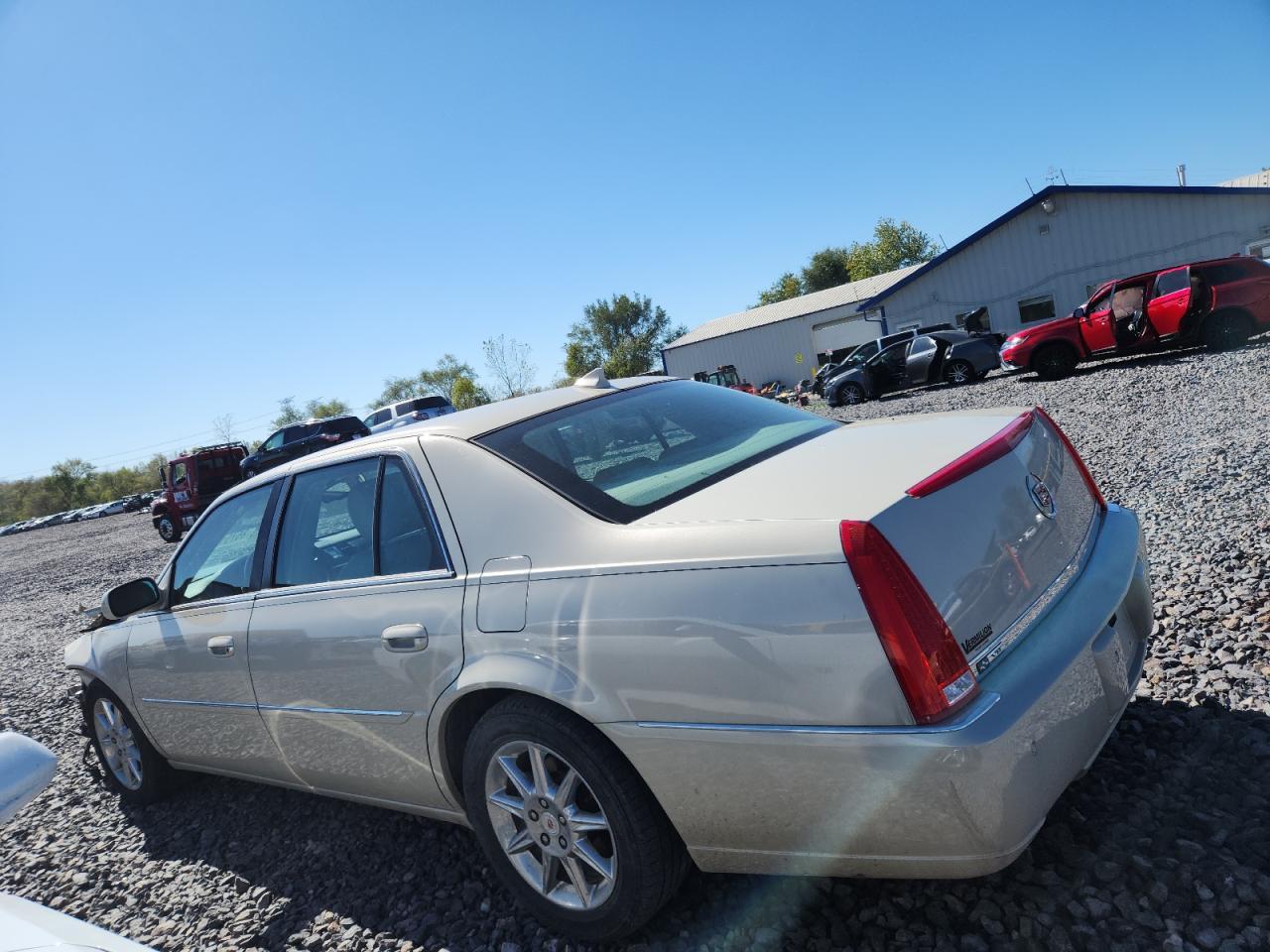 2010 Cadillac Dts Luxury Collection - Image 2