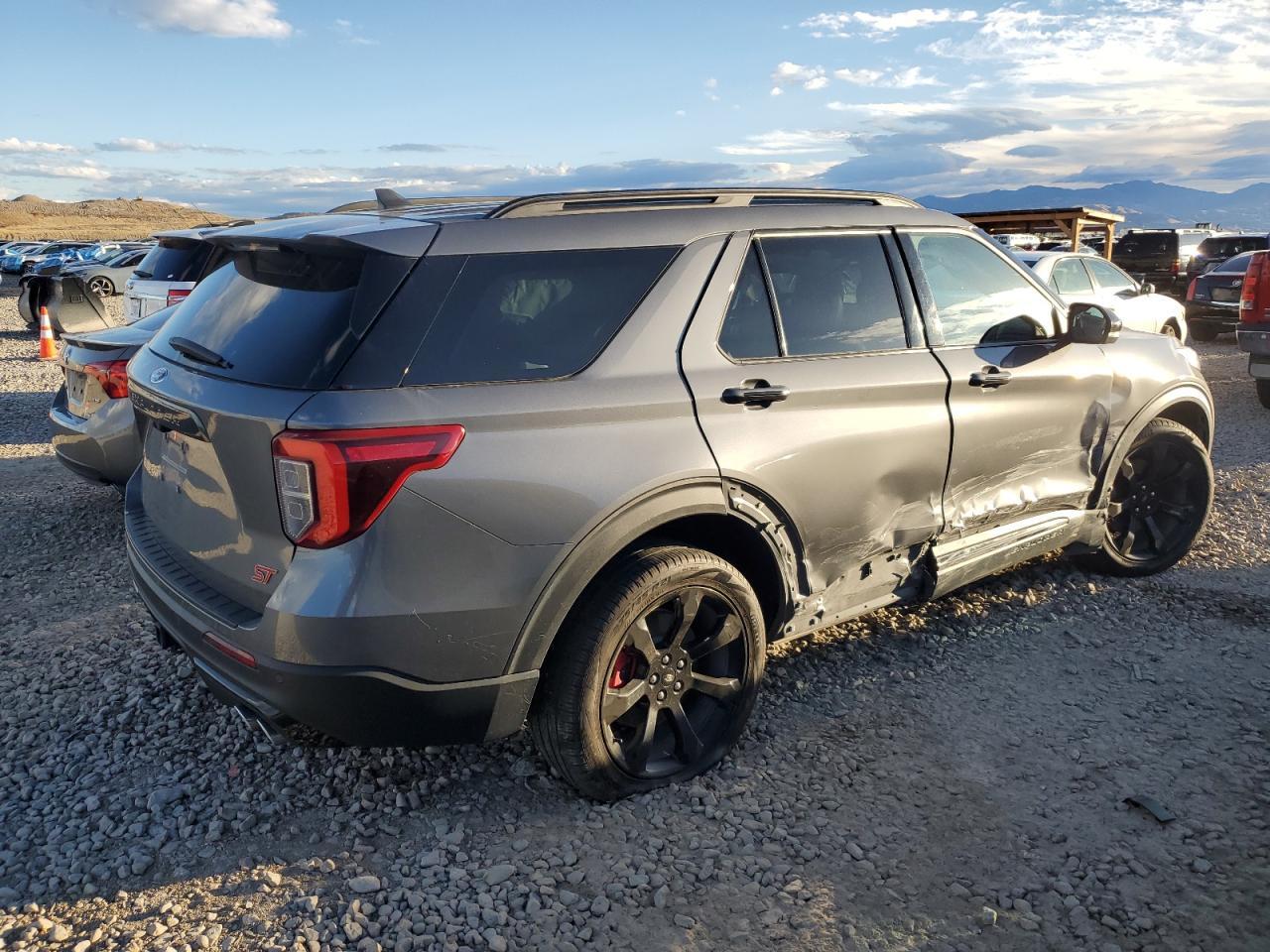 2023 Ford Explorer St - Image 3