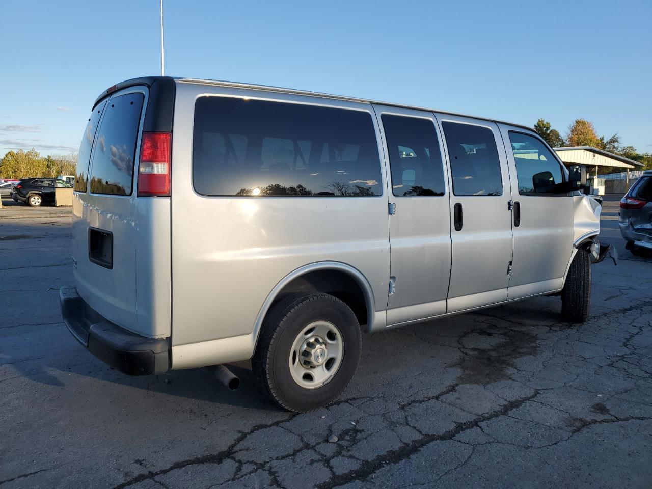 2012 Chevrolet Express G3500 Ls - Фото 3