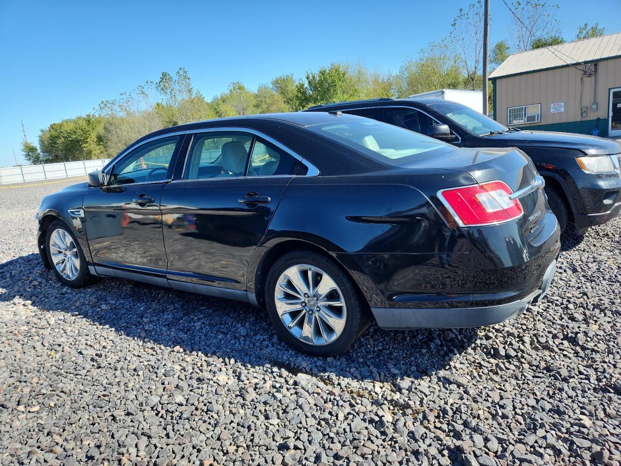 2010 Ford Taurus Limited - Image 2
