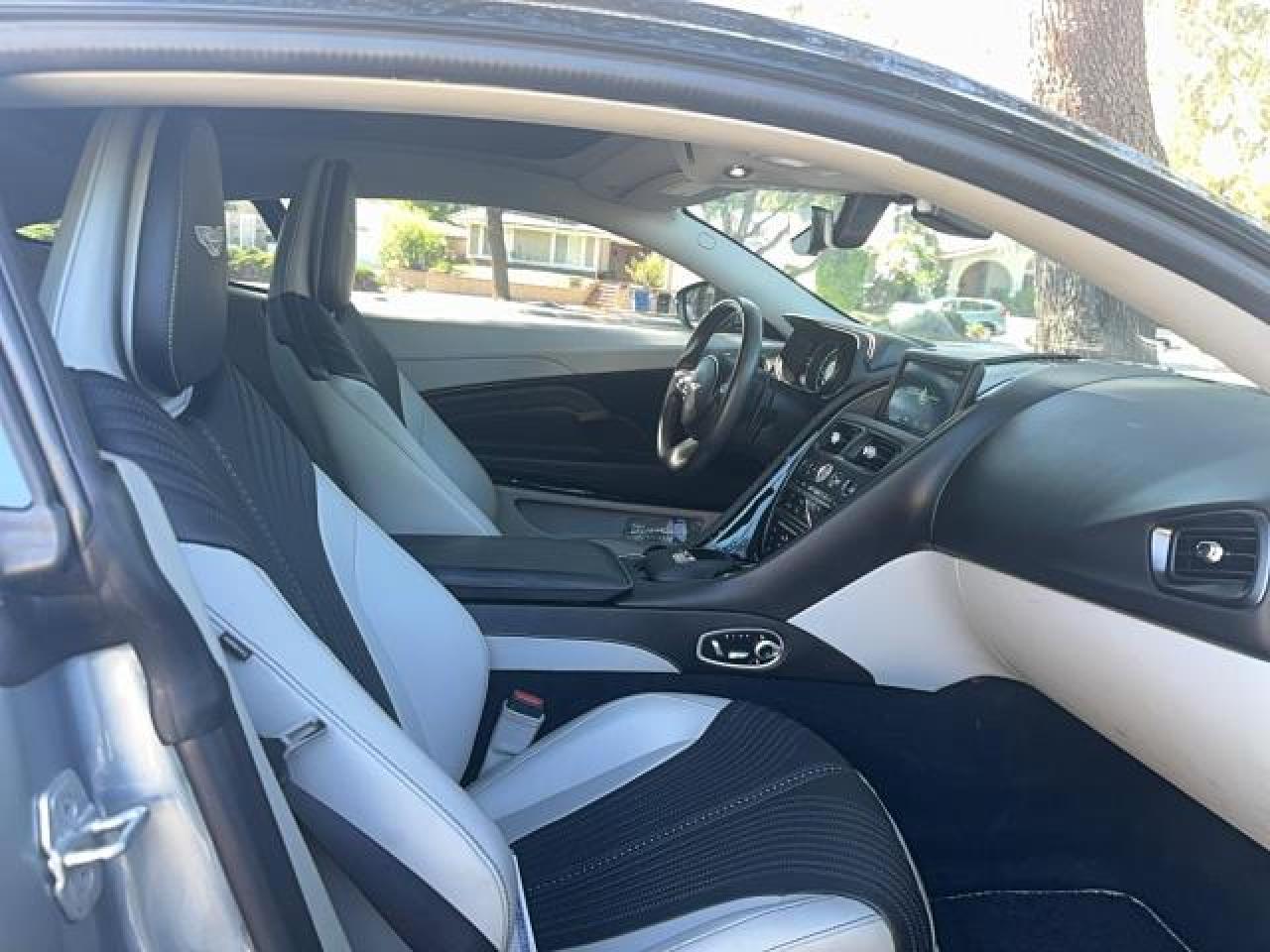 2017 Aston Martin Db11 - Фото 5