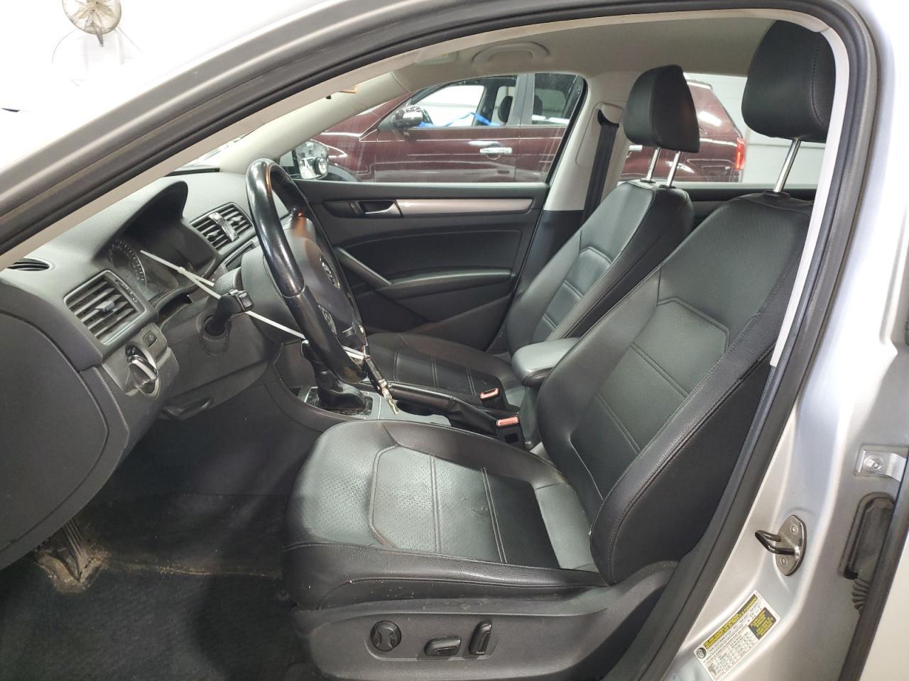 2014 Volkswagen Passat S - Image 7