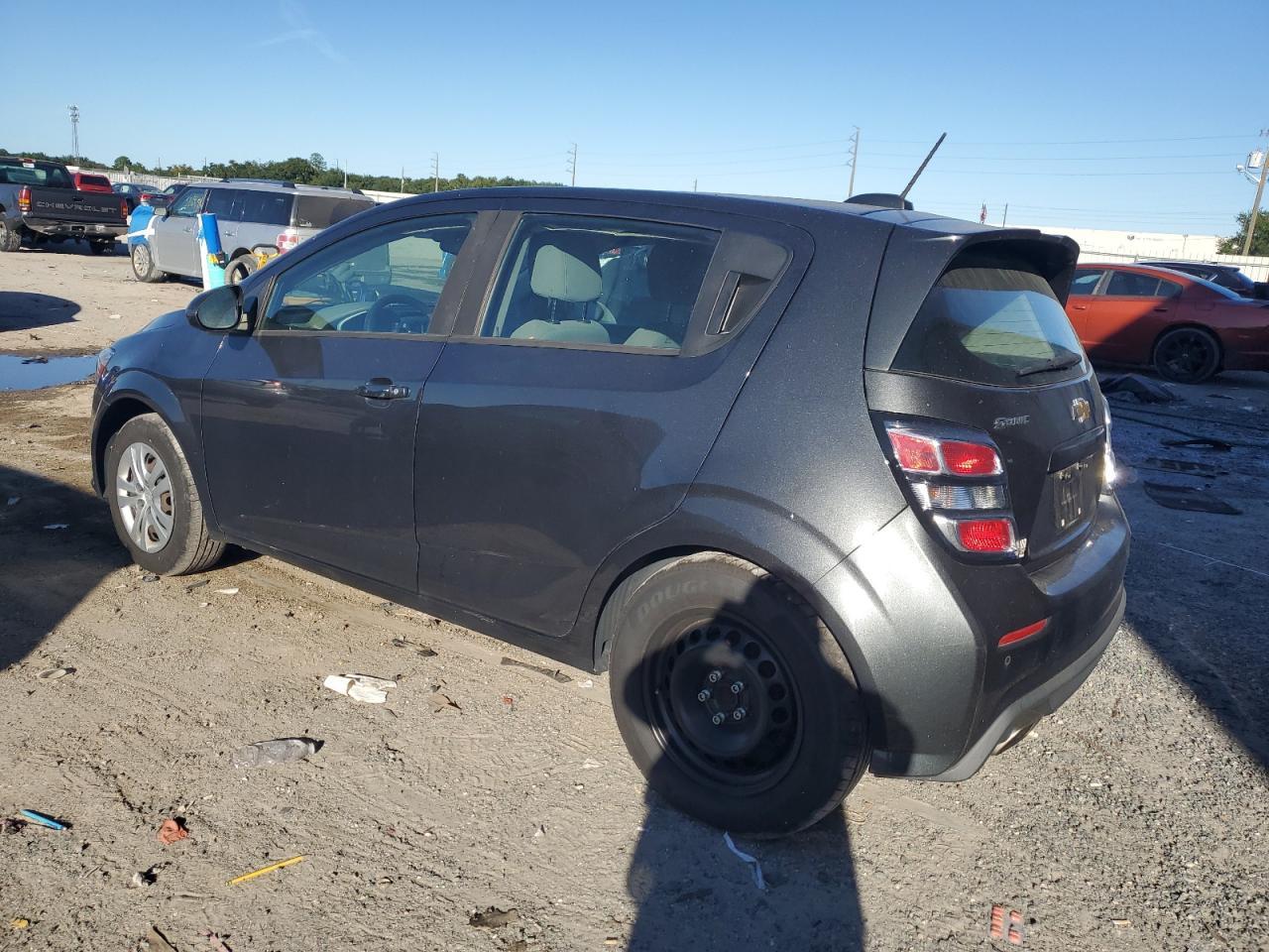 2020 Chevrolet Sonic - Фото 2