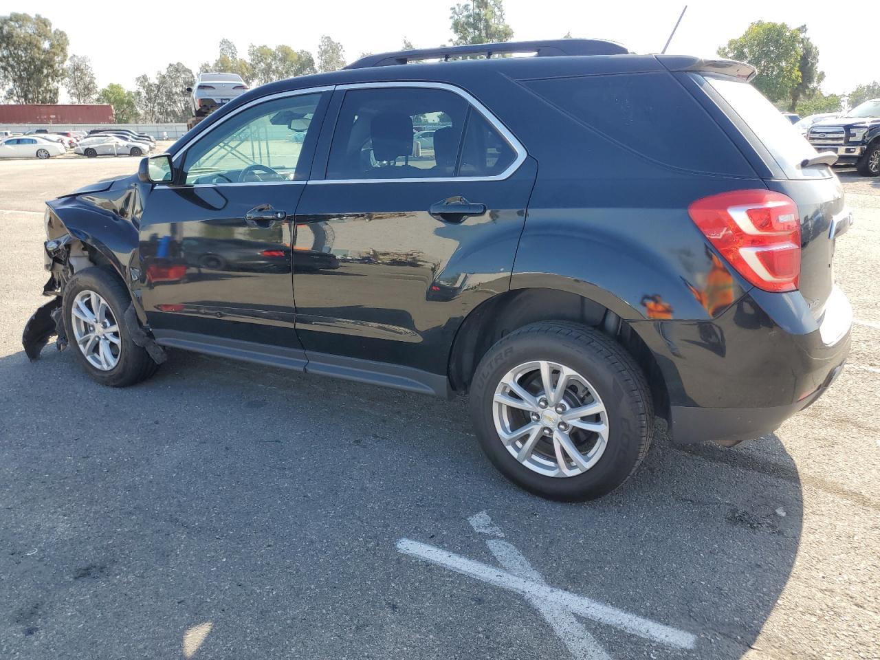 2017 Chevrolet Equinox Lt - Image 2