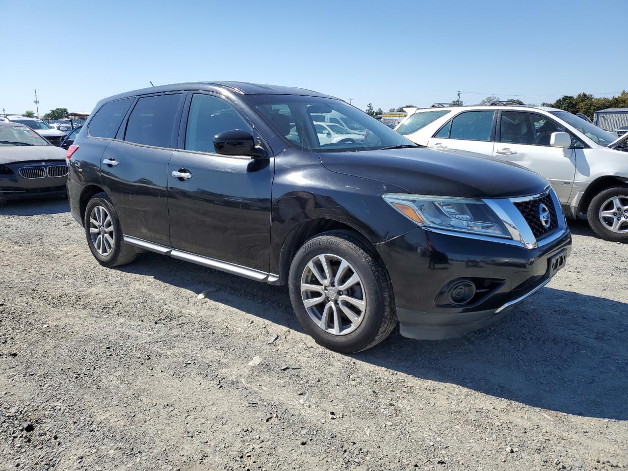 2014 Nissan Pathfinder S - Image 4