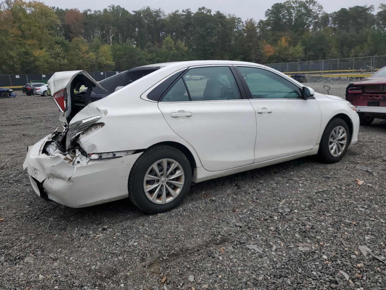 2015 Toyota Camry Le - Image 3