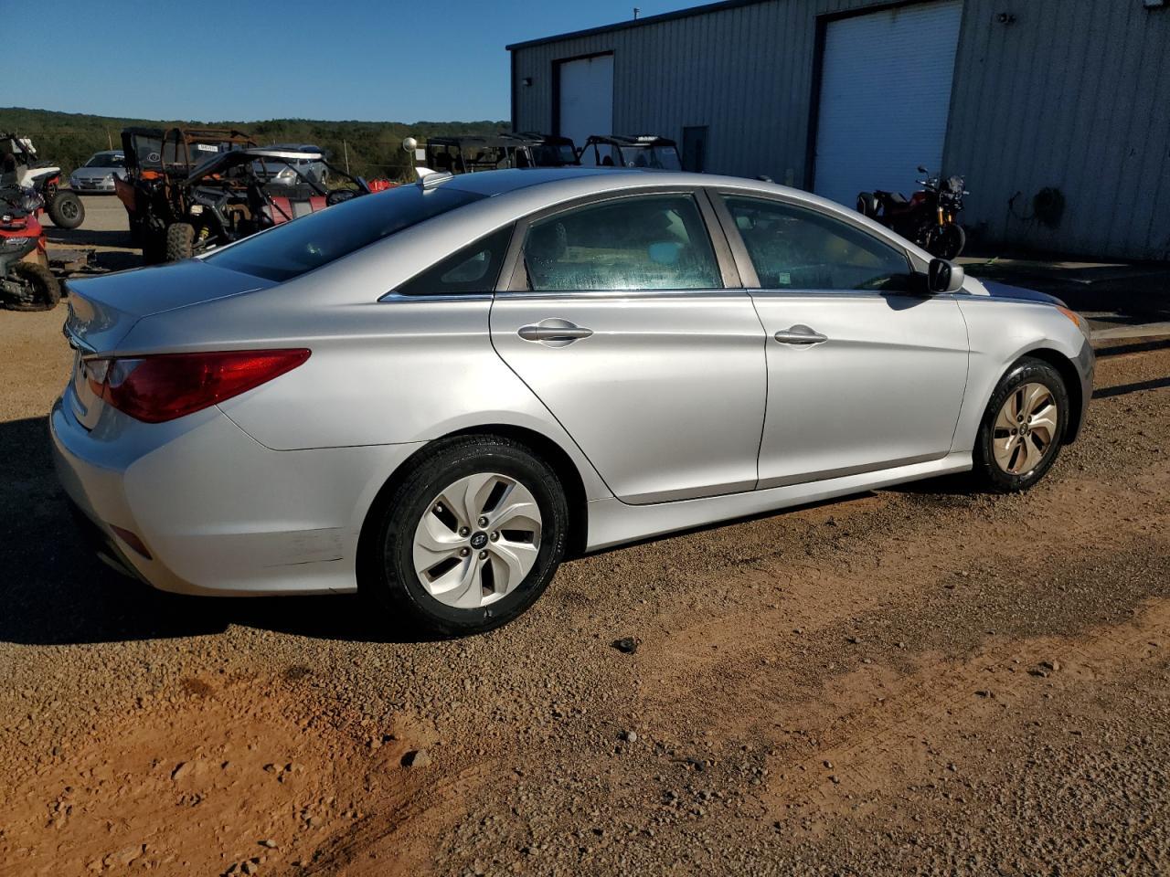 2014 Hyundai Sonata Gls - Image 3