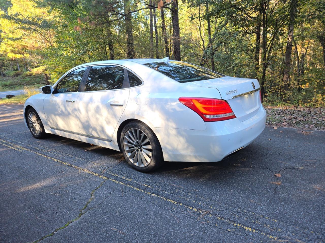 2016 Hyundai Equus Signature - Image 3