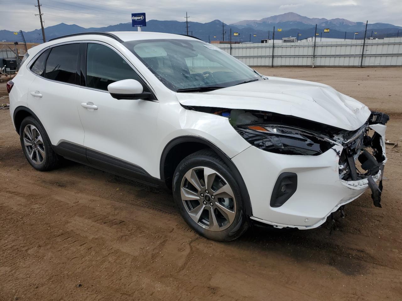 2025 Ford Escape Platinum - Image 4